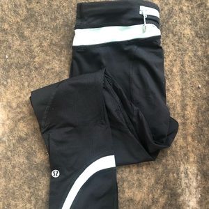 Lululemon Inspire leggings black and light green